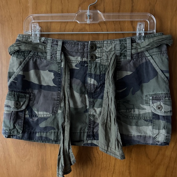 Abercrombie & Fitch Pants - Abercrombie & Fitch Camo Cargo Utility Mini Skirt with Belt Size 2 VTG Y2K